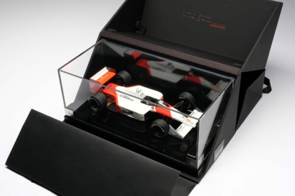 Amalgam 1:18 McLaren MP4/4 - Japan GP 1988 - Ayrton Senna - Resin Model 21 Amalgam 1:18 McLaren MP4/4 - Japan GP 1988 - Ayrton Senna - Resin Model