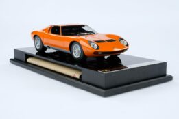 Amalgam 1:18 Lamborghini Miura P400 SV (1971) Orange