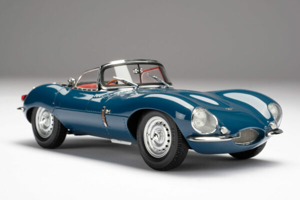 Amalgam 1:18 Jaguar XKSS Model Car