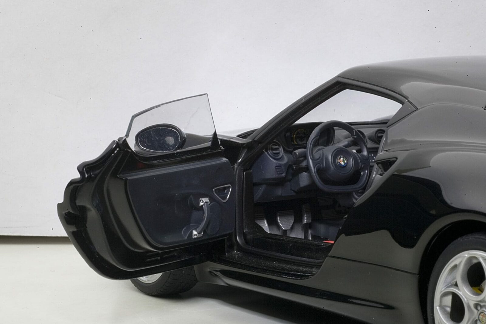 1/18 AUTOart Alfa Romeo 4C White / オートアート アルファロメオ 4C