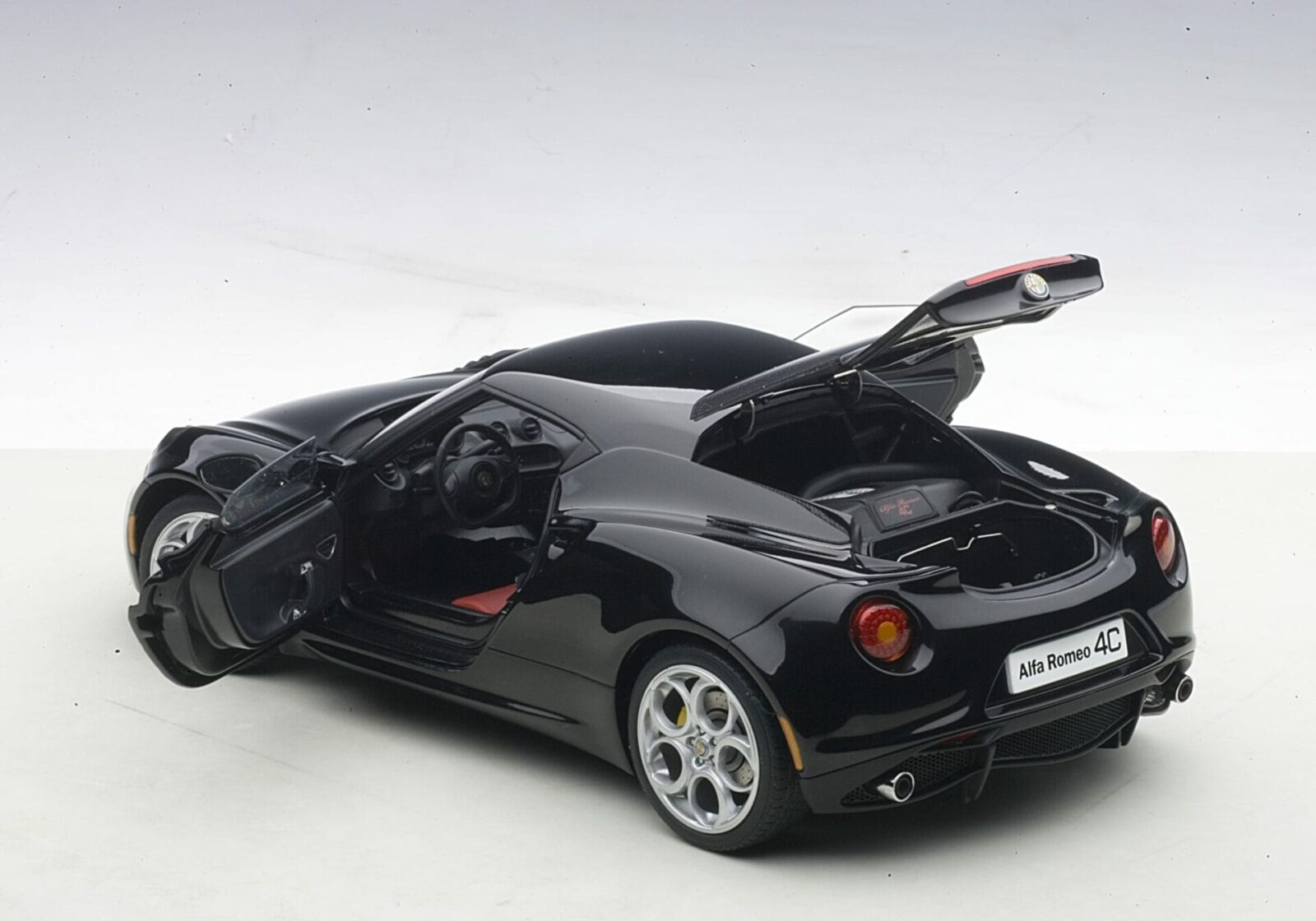 AUTOart - 1:18 Alfa Romeo 4C Black