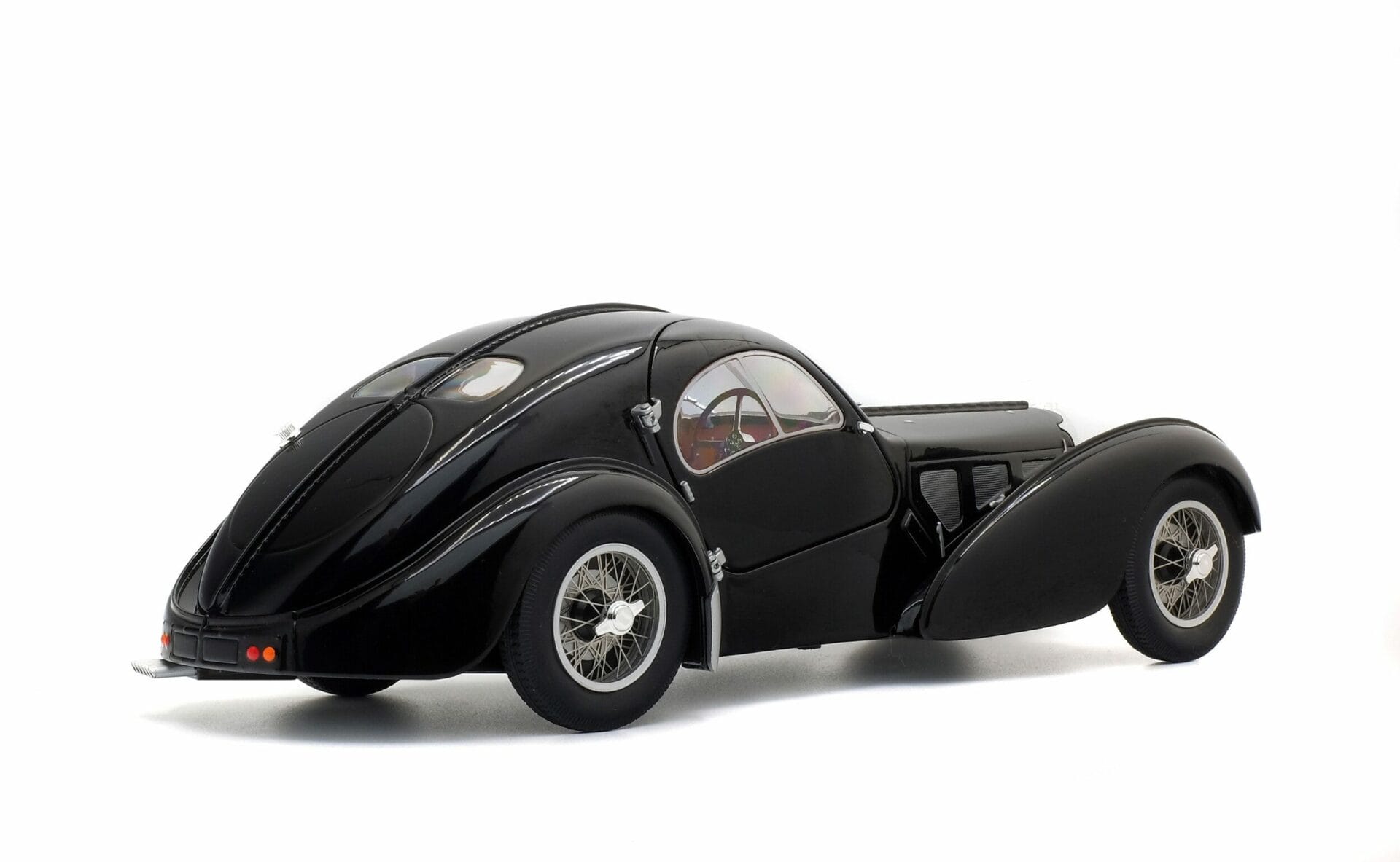 Solido - 1:18 Bugatti Type 57 SC Atlantic Black | Model Universe