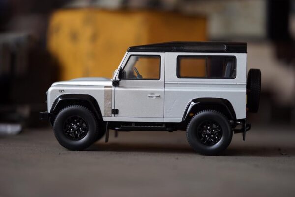 almost real - 1:18 land rover defender 90 heritage edition 2015