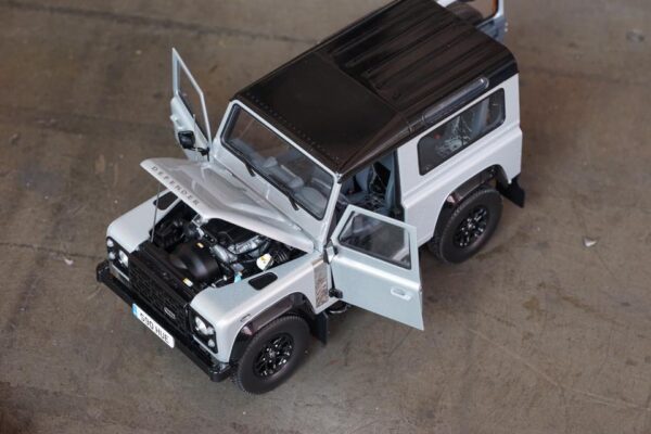 almost real - 1:18 land rover defender 90 heritage edition 2015