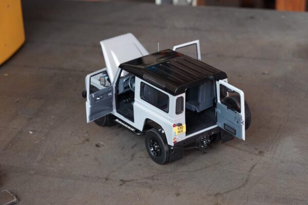 almost real - 1:18 land rover defender 90 heritage edition 2015