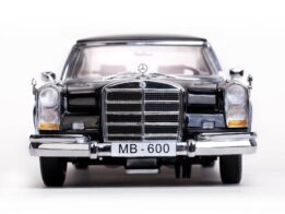 Sun Star 1:18 Mercedes Benz 600 Pullman Black 1966 Diecast Model Car 2209