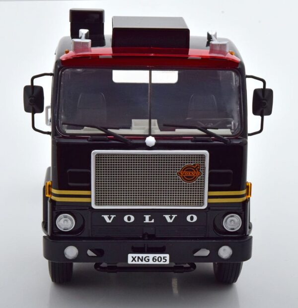 Road Kings 1:18 Volvo F88 Lotus F1 Team John Player Special Truck Diecast Model RK180064