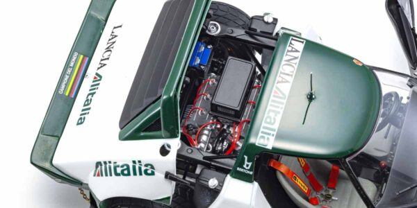 Kyosho 1:18 Lancia Stratos HF Winner San Remo 1975 No.11 B.Waldegaard - Diecast Model