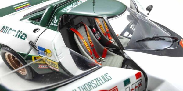 Kyosho 1:18 Lancia Stratos HF Winner San Remo 1975 No.11 B.Waldegaard - Diecast Model