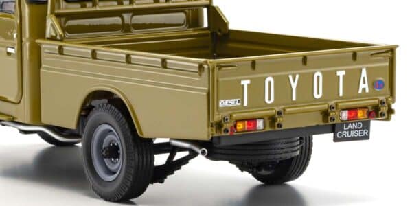 kyosho - 1:18 toyota land cruiser 40 pickup (olive)
