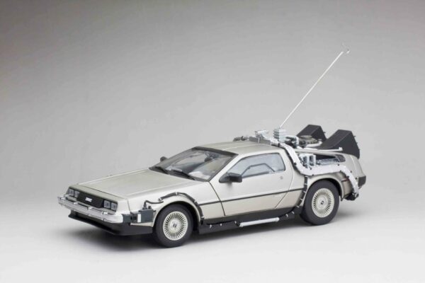 Sun Star 1:18 DMC DeLorean Back to the Future Movie 1 Diecast Model 2711