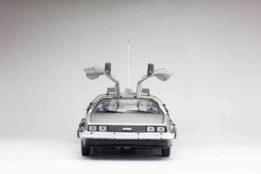 Sun Star 1:18 DMC DeLorean Back to the Future Movie 1 Diecast Model 2711