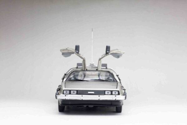 Sun Star 1:18 DMC DeLorean Back to the Future Movie 1 Diecast Model 2711
