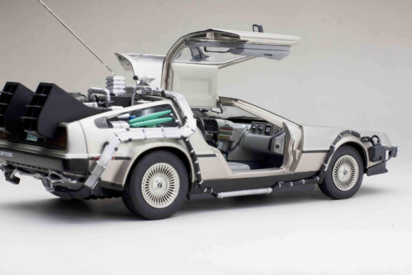 Sun Star 1:18 DMC DeLorean Back to the Future Movie 1 Diecast Model 2711