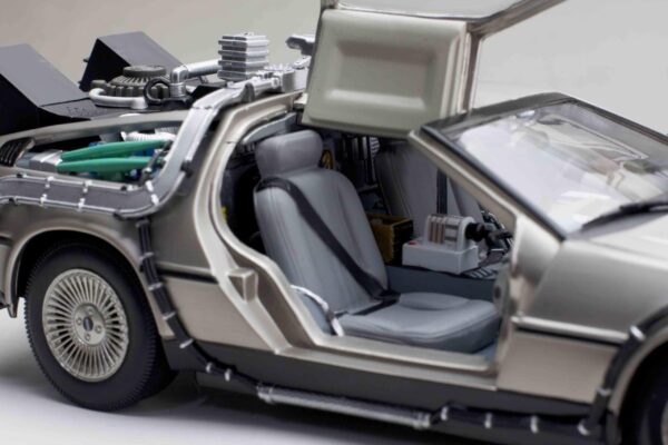 Sun Star 1:18 DMC DeLorean Back to the Future Movie 1 Diecast Model 2711