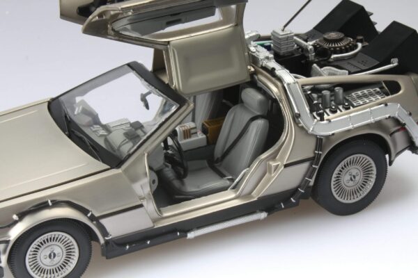 Sun Star 1:18 DMC DeLorean Back to the Future Movie 1 Diecast Model 2711