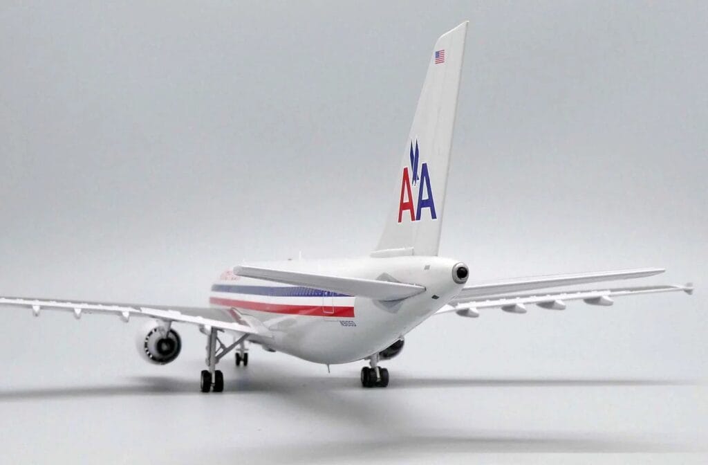 JC Wings - 1:200 American Airlines Airbus A300-600R (N91050) with Stand