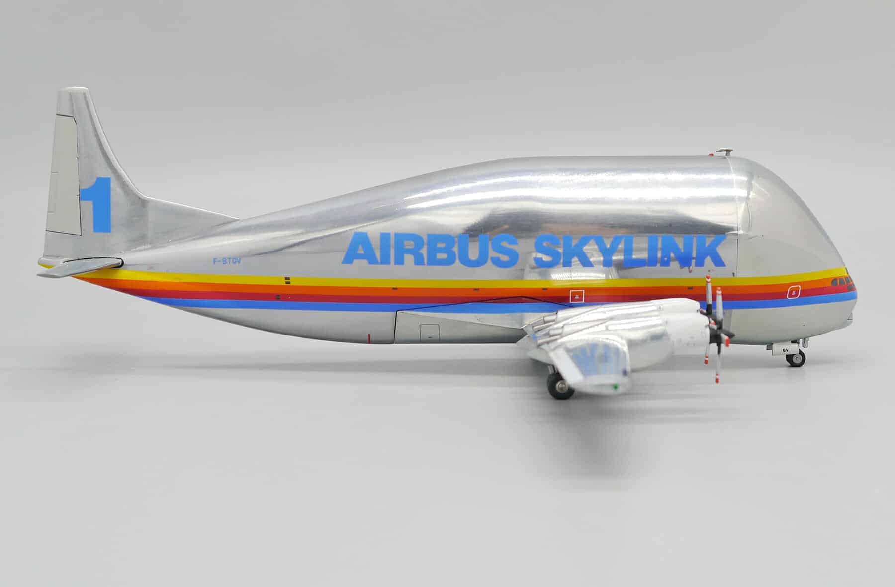 jc wings - 1:200 airbus skylink 377sgt super guppy f-btgv (lh2298)