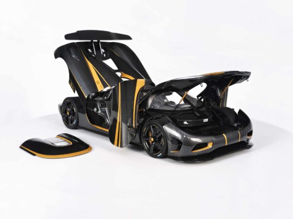 FrontiArt - 1:18 Koenigsegg Agera S Hundra Carbon Gold (Full Openings) - Limited Edition Resin Model 27 FrontiArt - 1:18 Koenigsegg Agera S Hundra Carbon Gold (Full Openings) - Limited Edition Resin Model