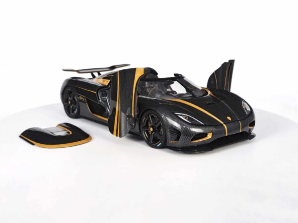 FrontiArt - 1:18 Koenigsegg Agera S Hundra Carbon Gold (Full Openings) - Limited Edition Resin Model 28 FrontiArt - 1:18 Koenigsegg Agera S Hundra Carbon Gold (Full Openings) - Limited Edition Resin Model