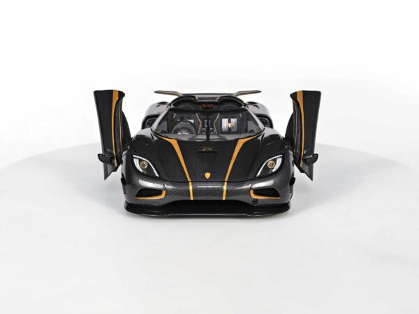 FrontiArt - 1:18 Koenigsegg Agera S Hundra Carbon Gold (Full Openings) - Limited Edition Resin Model 40 FrontiArt - 1:18 Koenigsegg Agera S Hundra Carbon Gold (Full Openings) - Limited Edition Resin Model