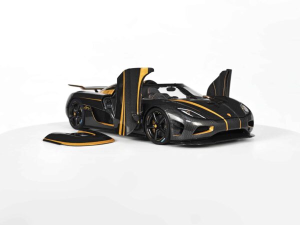 FrontiArt - 1:18 Koenigsegg Agera S Hundra Carbon Gold (Full Openings) - Limited Edition Resin Model 45 FrontiArt - 1:18 Koenigsegg Agera S Hundra Carbon Gold (Full Openings) - Limited Edition Resin Model