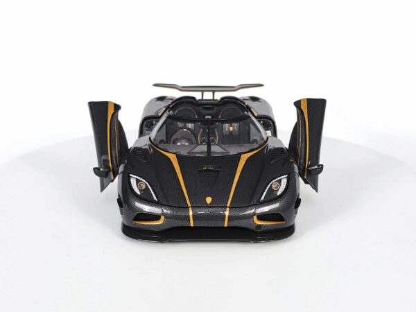 FrontiArt - 1:18 Koenigsegg Agera S Hundra Carbon Gold (Full Openings) - Limited Edition Resin Model 43 FrontiArt - 1:18 Koenigsegg Agera S Hundra Carbon Gold (Full Openings) - Limited Edition Resin Model