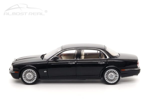 almost real - 1:18 jaguar xj6 (x350) ebony black