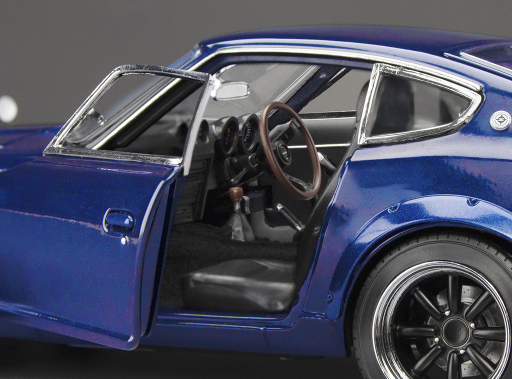 Sun Star 1:18 Datsun Fairlady Z (S30) RHD Midnight Blue 1972 (3515R) Diecast Model 4 Sun Star 1:18 Datsun Fairlady Z (S30) RHD Midnight Blue 1972 (3515R) Diecast Model - Image 4