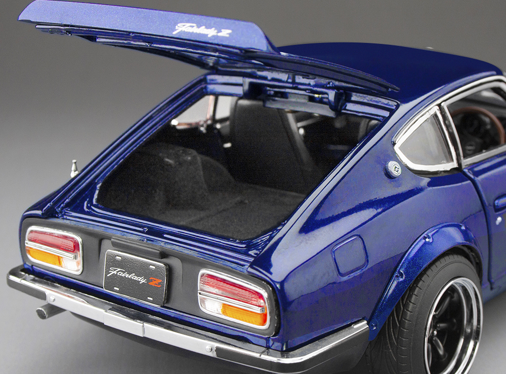 Sun Star 1:18 Datsun Fairlady Z (S30) RHD Midnight Blue 1972 (3515R) Diecast Model 7 Sun Star 1:18 Datsun Fairlady Z (S30) RHD Midnight Blue 1972 (3515R) Diecast Model - Image 7