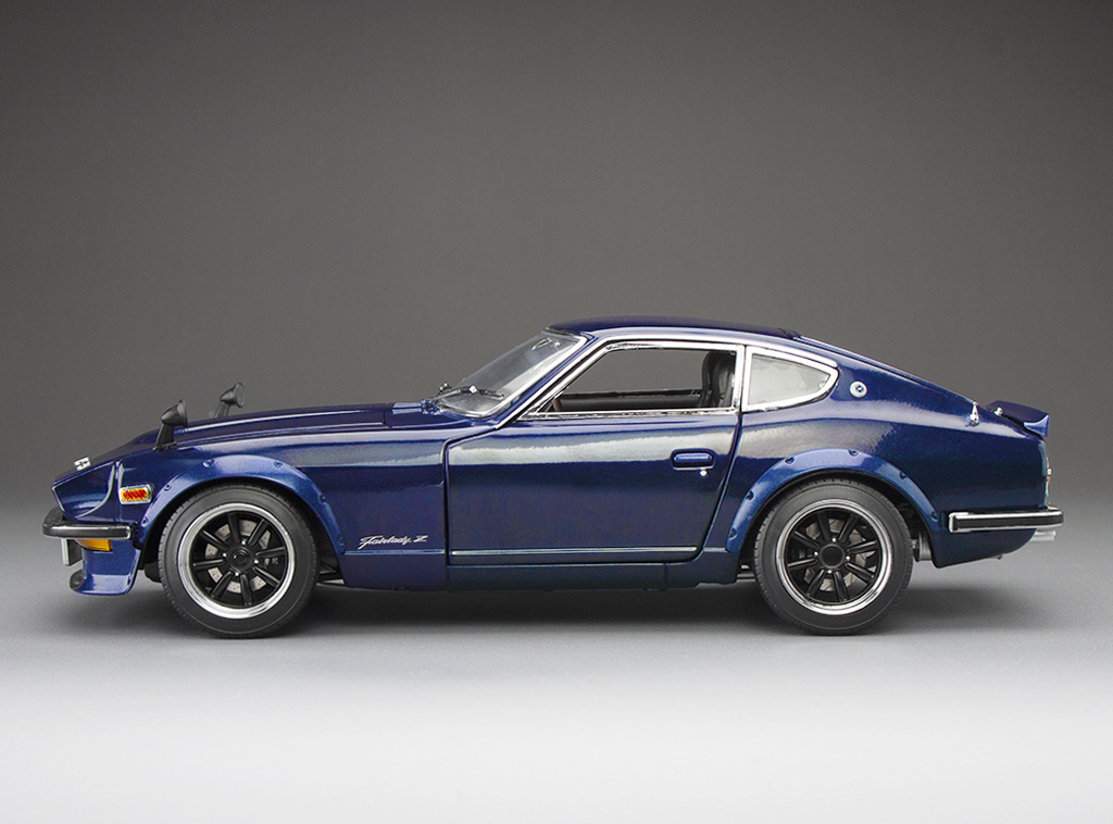 Sun Star 1:18 Datsun Fairlady Z (S30) RHD Midnight Blue 1972 (3515R) Diecast Model 10 Sun Star 1:18 Datsun Fairlady Z (S30) RHD Midnight Blue 1972 (3515R) Diecast Model - Image 10