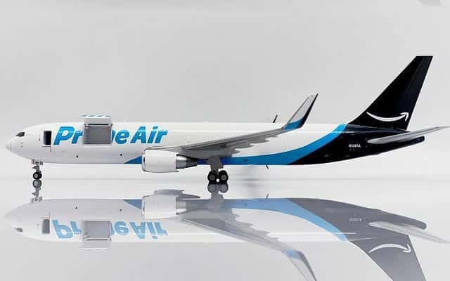 jc wings - 1:200 boeing 767-300(er)(bcf) prime air interactive n1381a w/stand
