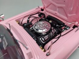 Sun Star 4308 Ford Thunderbird Pink 1:18 Scale Diecast Model Car