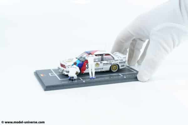 Spark - 1:43 BMW M3 (E30) No.35 Winner 24h Nurburgring 1989 with 2 Mechanic Figures - Resin Model