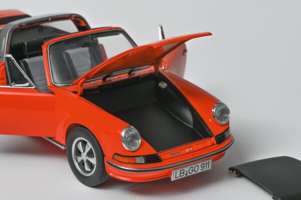 Porsche 911S Targa orange 1:18 scale diecast model Schuco 450039200
