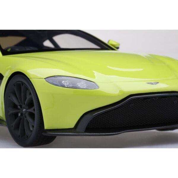 Top Speed TS0183 Aston Martin Vantage 1:18 resin model