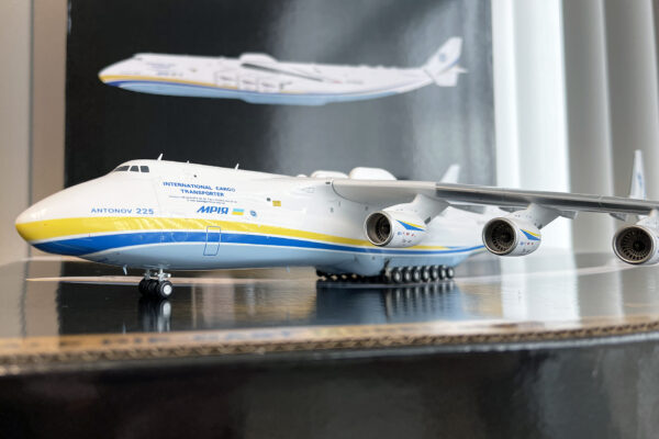 gemini jets - 1:200 antonov airlines an-225 mriya ur-82060 (g2adb1225)