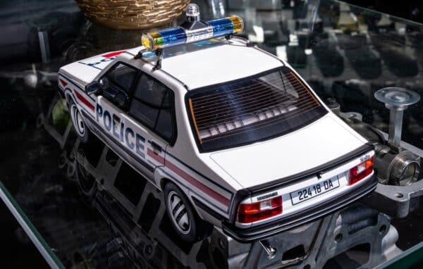 Otto - 1:18 Renault 18 Turbo French Police Nationale 1982 - Limited Edition Resin Model