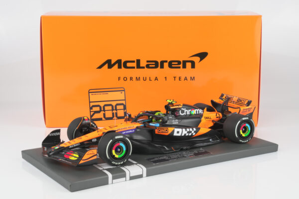 Minichamps 1:18 McLaren MCL39 No.4 Lando Norris Winner Hungarian GP 2025 McLaren 200 GP Wins resin model (537253104) - with box and 200 pit board, front three-quarter
