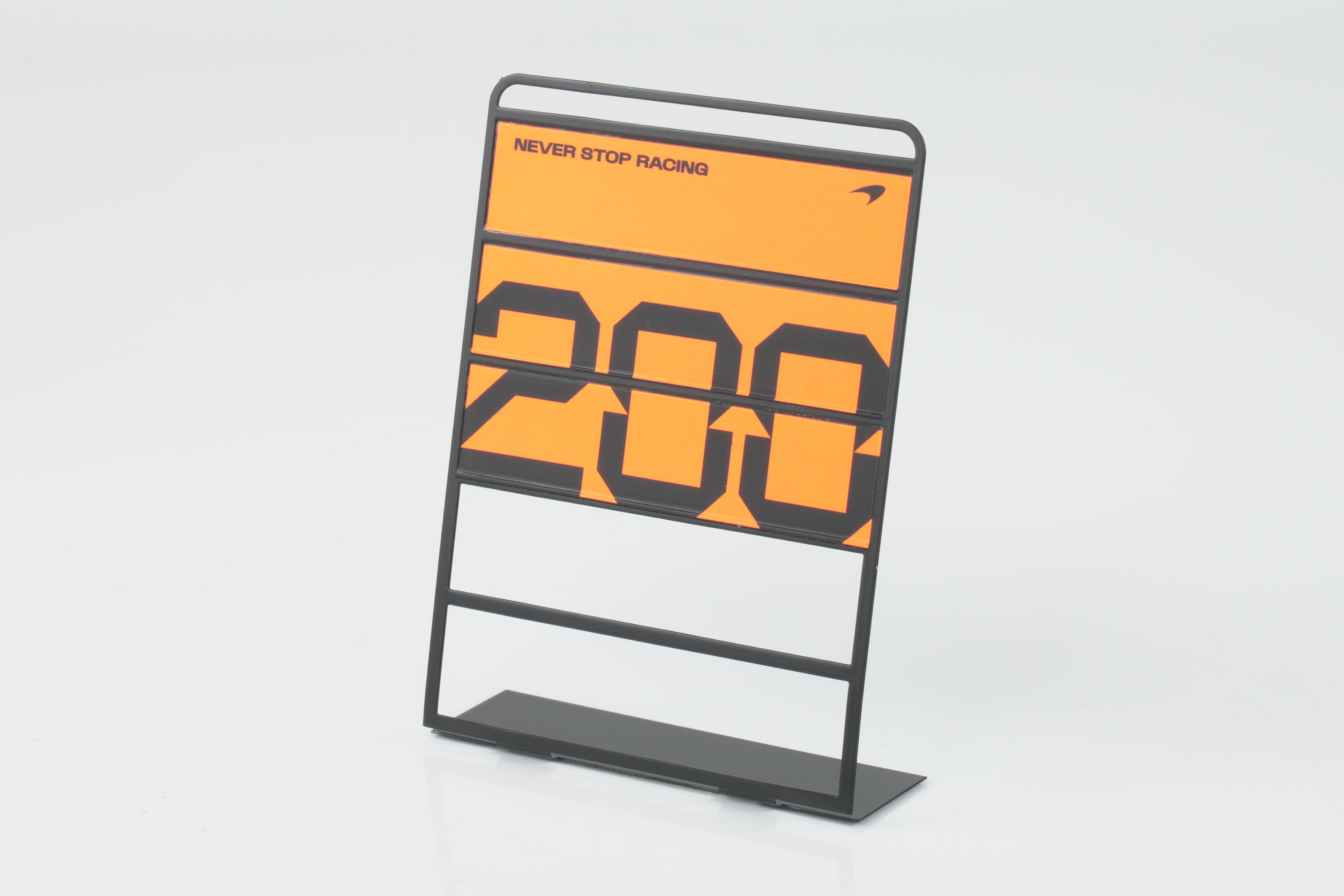 Minichamps 1:18 McLaren MCL39 No.4 Lando Norris Winner Hungarian GP 2025 McLaren 200 GP Wins with Pit Board (537253104) Limited Edition Resin Model 10 Minichamps 1:18 McLaren MCL39 No.4 Lando Norris Winner Hungarian GP 2025 McLaren 200 GP Wins resin model (537253104) - McLaren 200 pit board