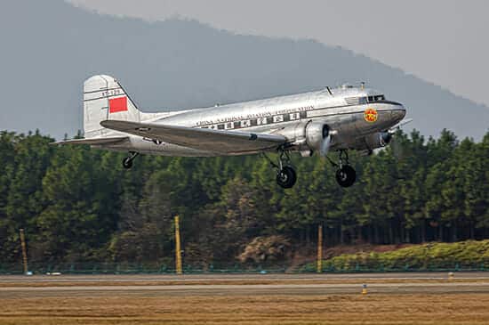 Trumpeter 1:48 Douglas DC-3 CNAC model kit 05813