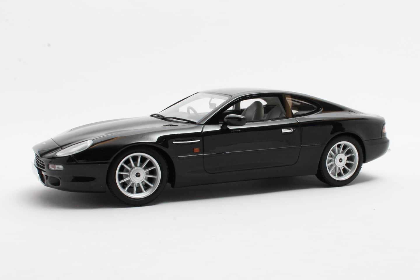 Cult Scale - 1:18 Aston Martin DB7 Coupe Bowland Black 1993-99 - Limited Edition Resin Model
