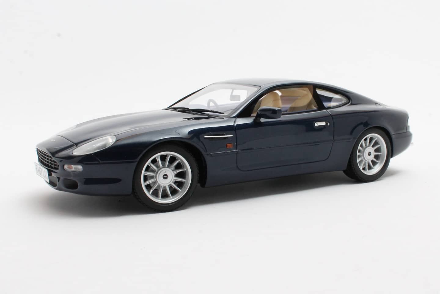 Cult Scale - 1:18 Aston Martin DB7 Coupe Mendip Blue 1993-99 - Limited Edition Resin Model