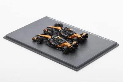 Spark - 1:64 McLaren MCL39 No.4 & 81 Formula 1 Constructors' Champion 2025 Lando Norris, Oscar Piastri - 2-Car Set with Display Base - Resin Model