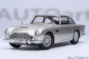 AUTOart - 1:18 Aston Martin DB5 Golfinger James Bond with Weapons Fitted 1964