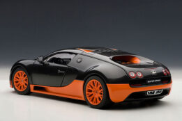 AUTOart 1:18 Bugatti Veyron Super Sport (Carbon Black/Orange Side Skirts) (70936)