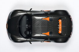 AUTOart 1:18 Bugatti Veyron Super Sport (Carbon Black/Orange Side Skirts) (70936)