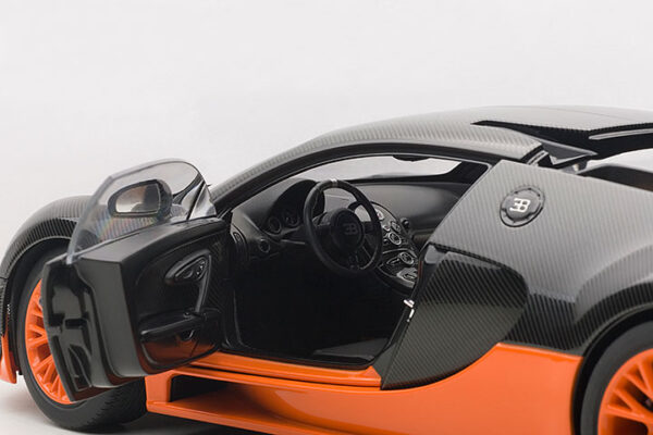 AUTOart 1:18 Bugatti Veyron Super Sport (Carbon Black/Orange Side Skirts) (70936)