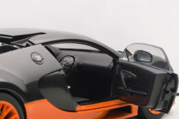 AUTOart 1:18 Bugatti Veyron Super Sport (Carbon Black/Orange Side Skirts) (70936)