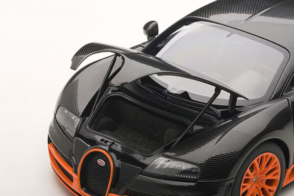 AUTOart 1:18 Bugatti Veyron Super Sport (Carbon Black/Orange Side Skirts) (70936)